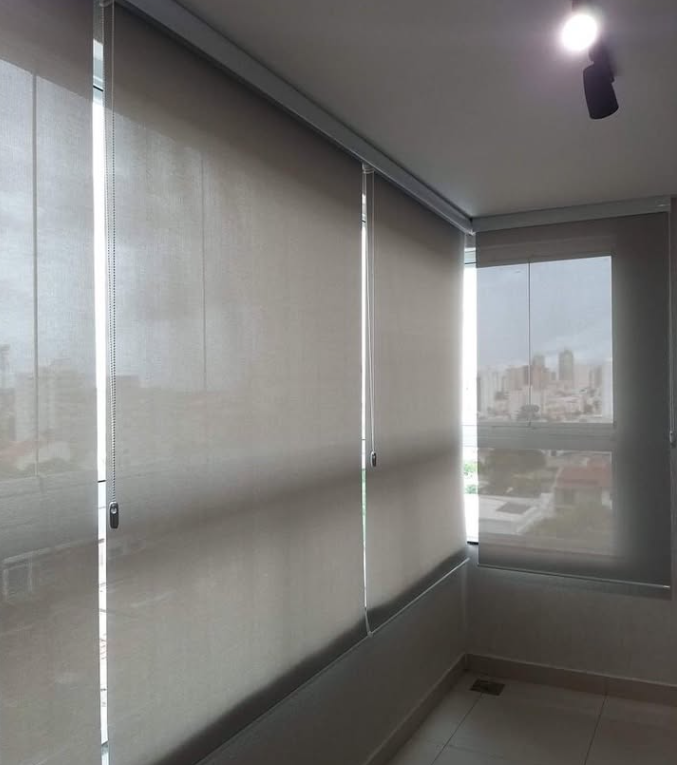 Persiana rolô instalada em varanda